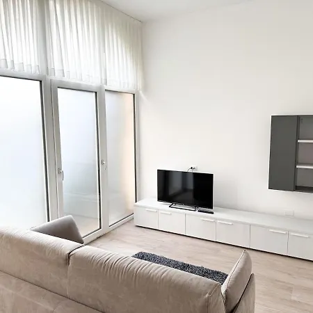 Two-bedroom Within Walking Distance Of The Center Διαμέρισμα
